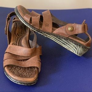 🔥NWOT🔥Born Brown Leather Sandals - Size 6